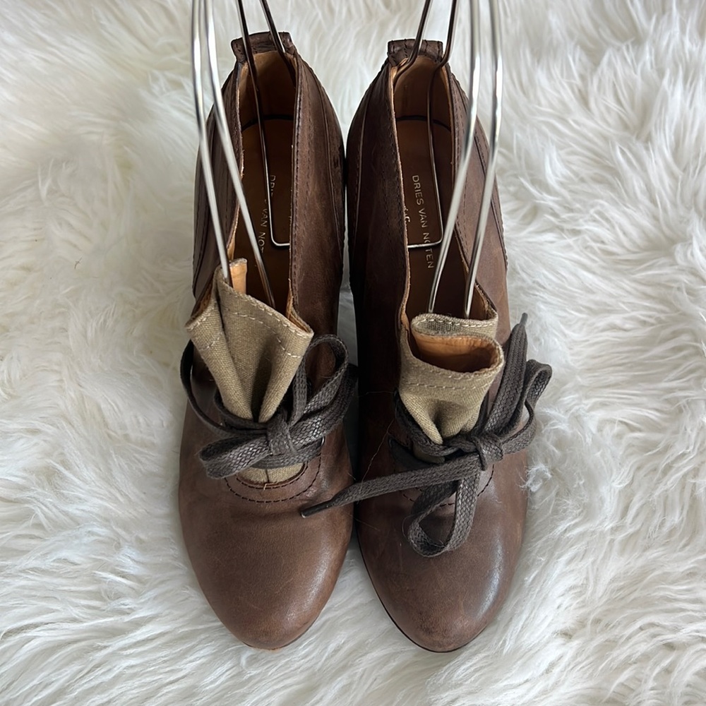 🔹 Dries Van Noten Leather and Canvas Heeled Lace Up Shoe